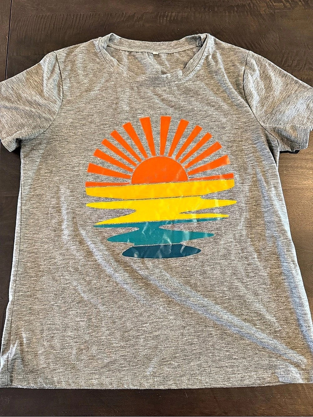 Gray Sunset Graphic T-Shirt Women’s Medium